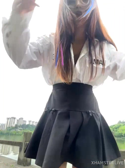 ❤❤❤ST户外喷水，Stripchat！【luna-sisi】公园里坐着桥上自慰 16