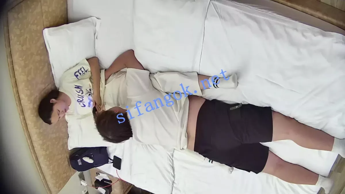 酒店偷拍❤小白袜少妇69式后各种体位做爱 2