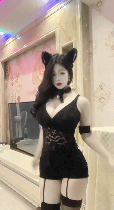 【抖音福利】巨乳大奶御姐【霉烦恼】抖巨奶骚舞诱惑 4