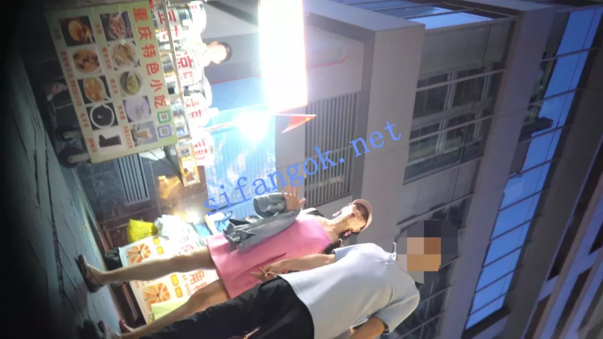 （空城原创）宽松粉裙小少妇，微透无痕N紧裹肥臀 1