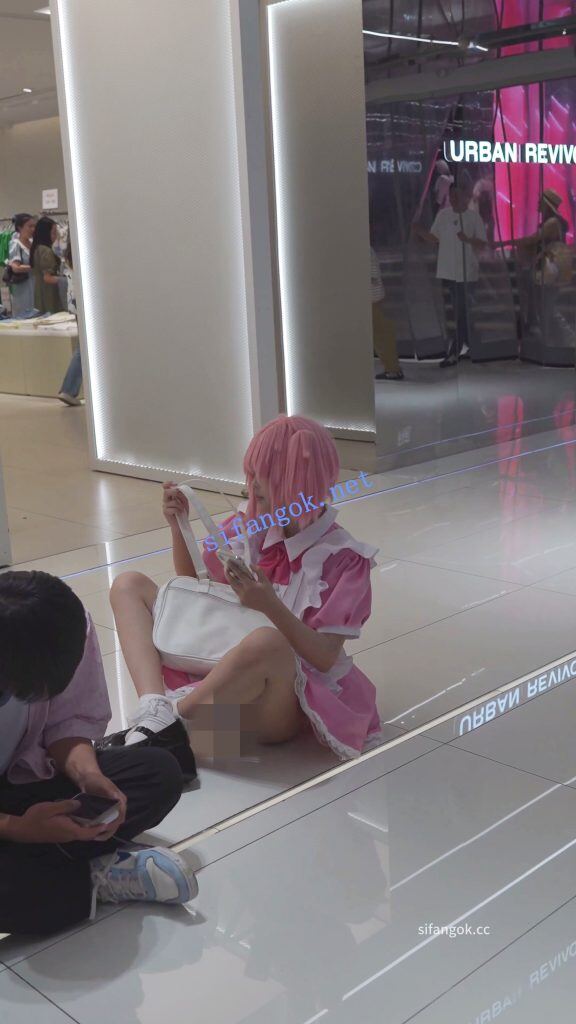 (BC-AA-694)粉色女仆装小姐姐逛商场..坐地上走光上楼梯被CD 6