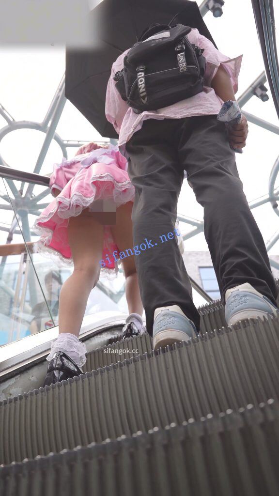 (BC-AA-694)粉色女仆装小姐姐逛商场..坐地上走光上楼梯被CD 5
