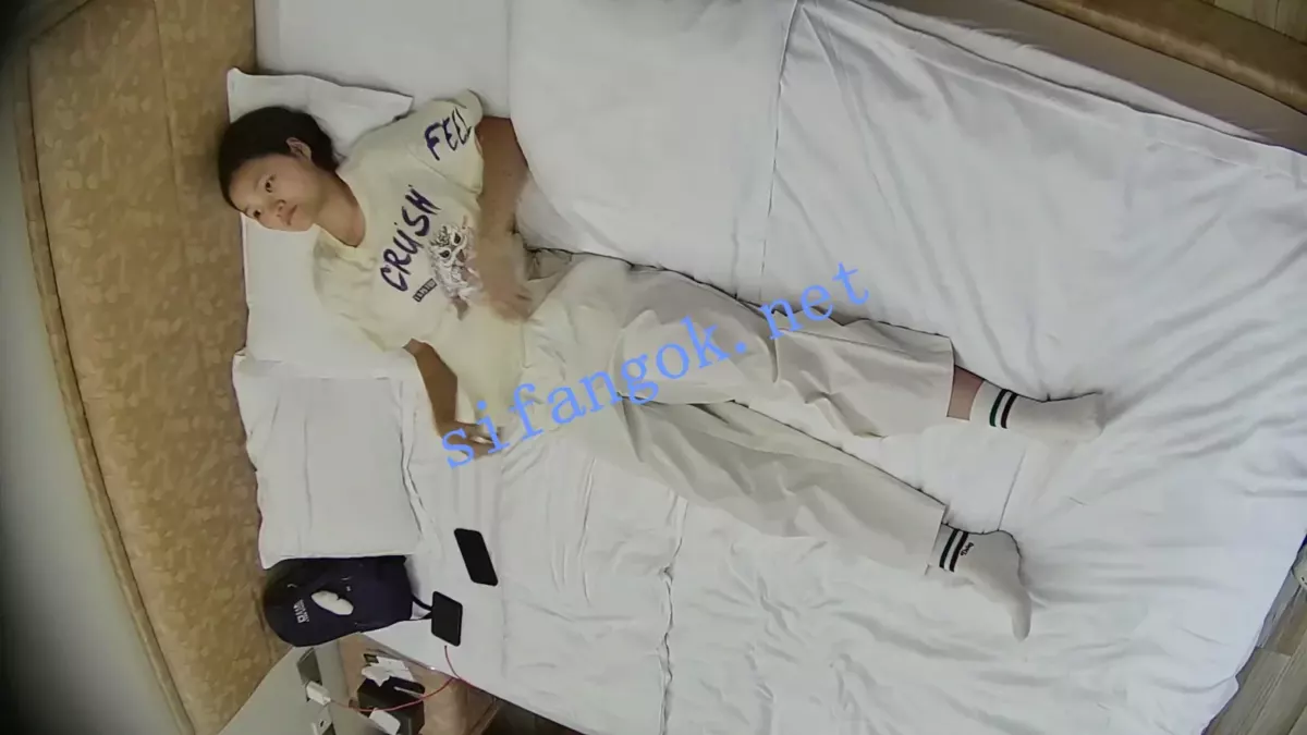 酒店偷拍❤小白袜少妇69式后各种体位做爱 3