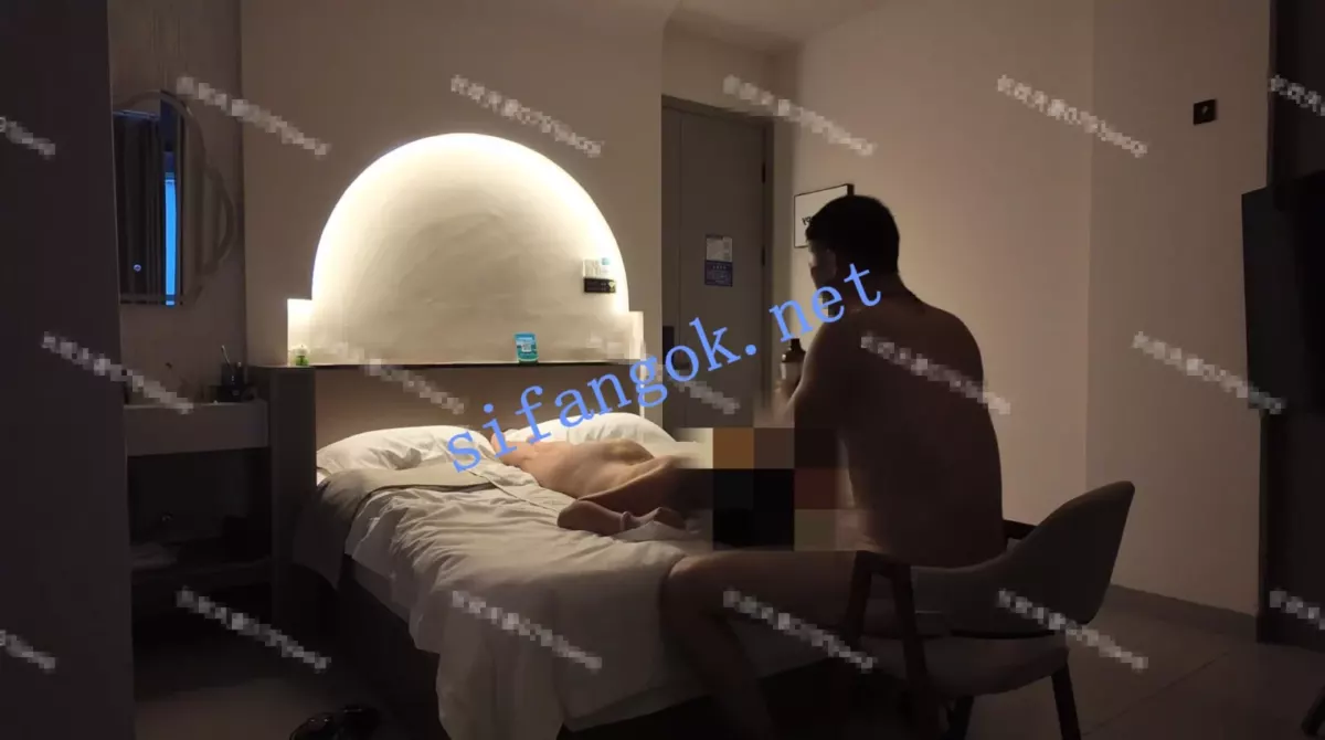 江西极品绿帽媚黑淫妻 长欢夫妻 精油按摩性爱 1