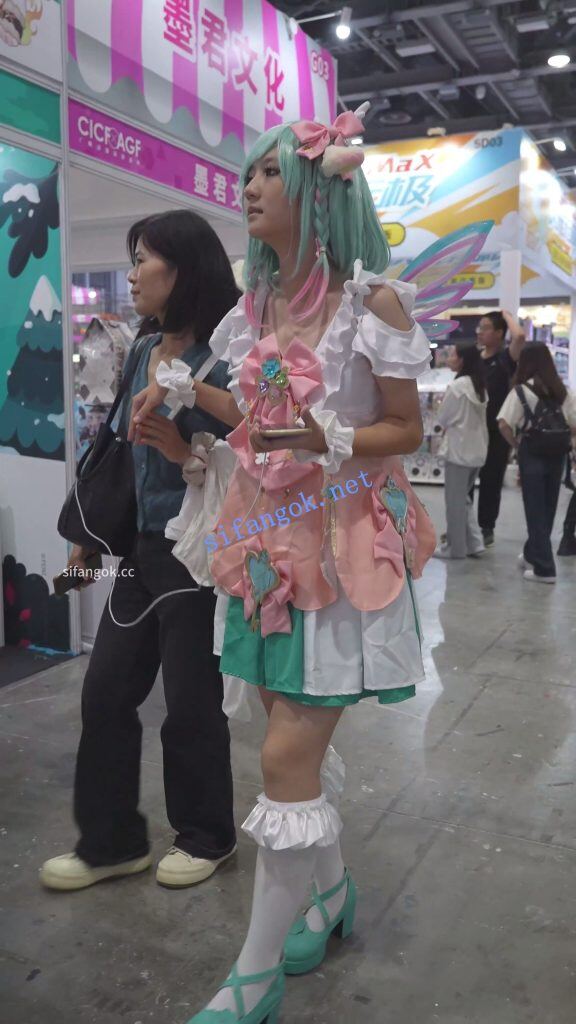 (BC-AA-695)瑶妹cos小姐姐逛街..粉色内裤前后拍低角度CD 1
