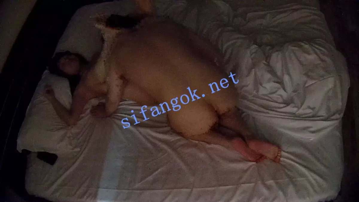 ❤️20260607❤️红T恤内藏豹纹内衣入住被男友趁着晨勃猛攻 6