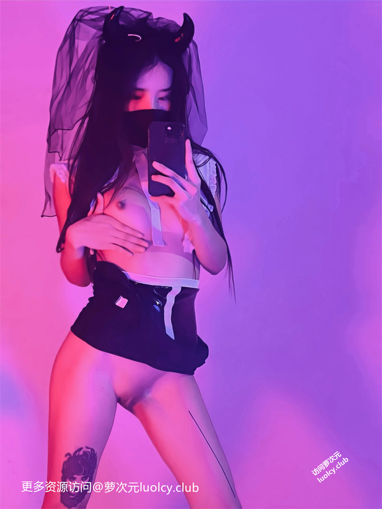 Yammyhkg – 3.44小时 顶级淫妻反差婊啪啪自慰 【5P4V-9.77G】 3