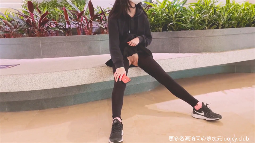 MoriyaExhibit – [福利订阅] 2.21小时 [人前露出] 新加坡博主 户外大胆露出合集 [2P8V-15.0G] 26