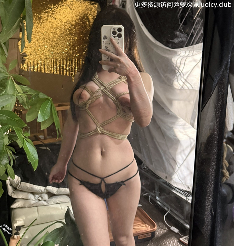 小怡奈奈 – 新作 [300门槛] 13分钟 开档瑜伽裤楼梯口露出 [18P3V-756MB] 3