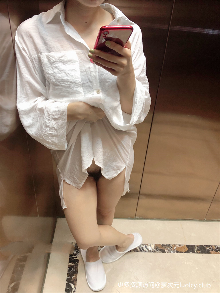 1点睡觉 – 绿帽人妻_户外露出野战与多名单男群P内射 【418PnV-1.56G】 1